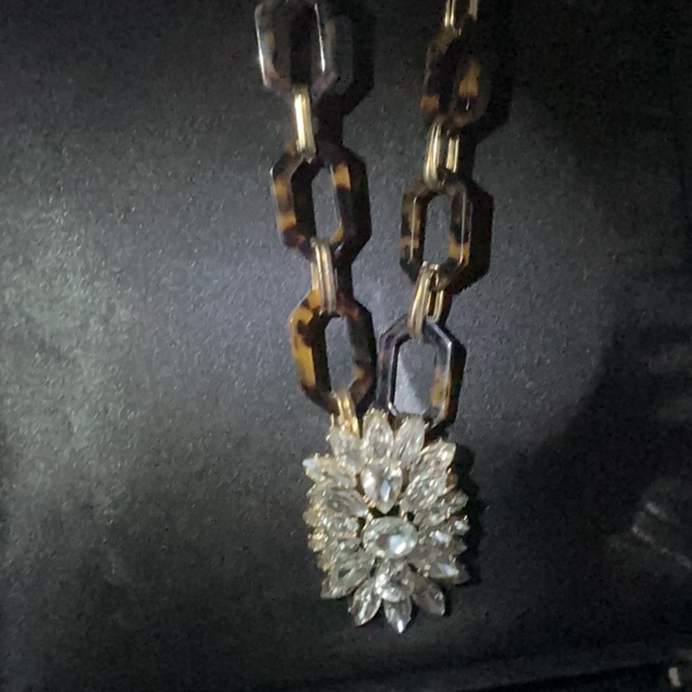 Elegant Silver Necklace with Crystal Pendant - Picture 2 of 3